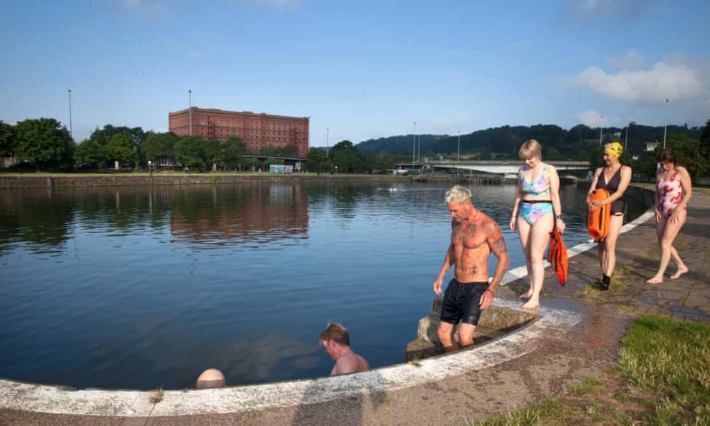 The Guardian: In the dock: Bristol wild swimmers flout harbour ban in fight for city lido